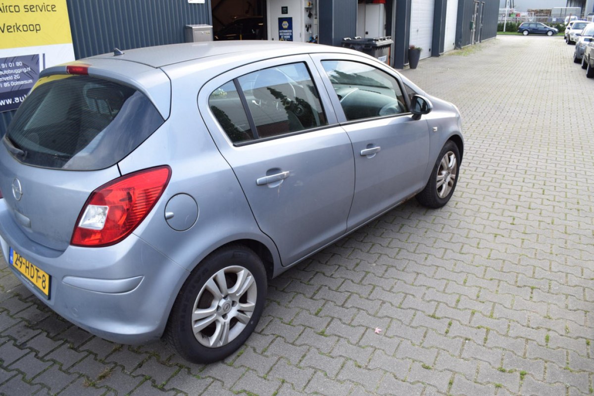 Opel Corsa 1.4-16V Enjoy - foto 5