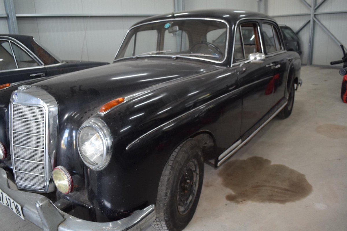 mercedes 220 S - foto 1