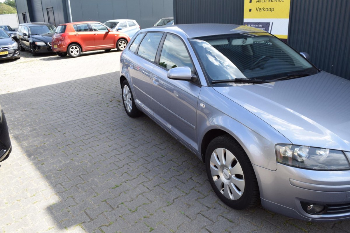 Audi A3 Sportback 1.6 FSI Attraction - foto 3